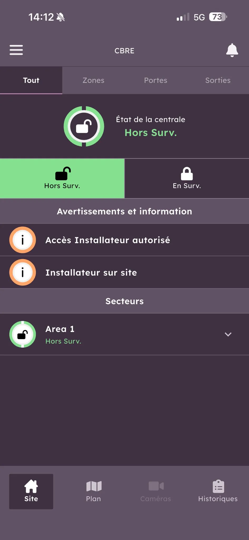 Écran du site dans Acre Intrusion Connect avec armement, désarmement, zones, portes et sorties